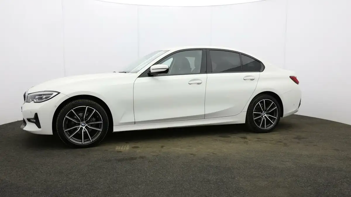 2021-bmw-3-series-20-318i-sport-saloon-4d-big-26