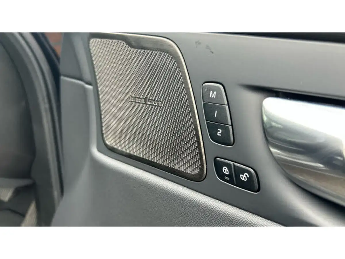 2024-volvo-xc60-20-t6-plus-black-edition-big-42