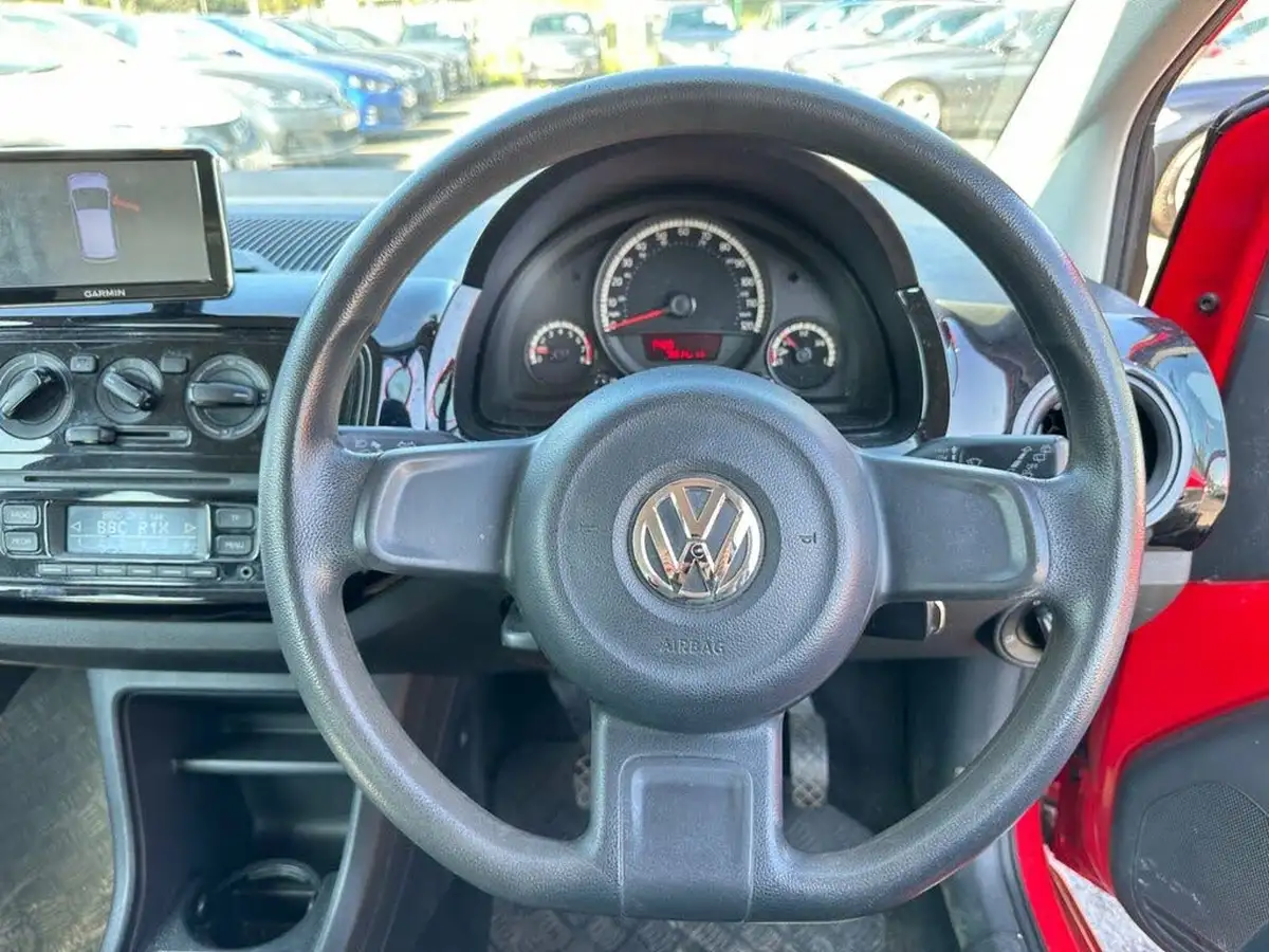 2015-volkswagen-up-10-move-up-60ps-5d-big-3