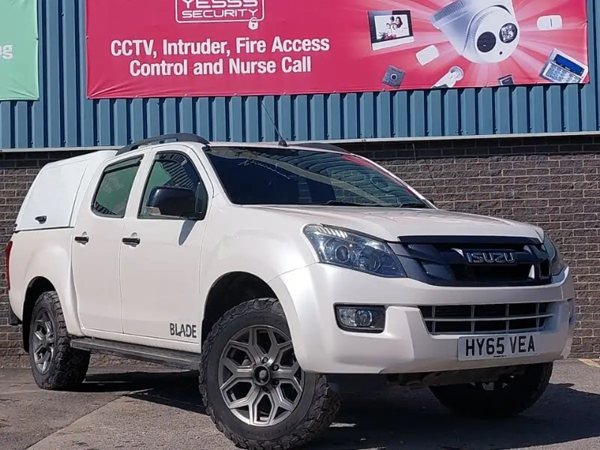 2015-isuzu-d-max-25td-venetian-red-blade-auto-big-0