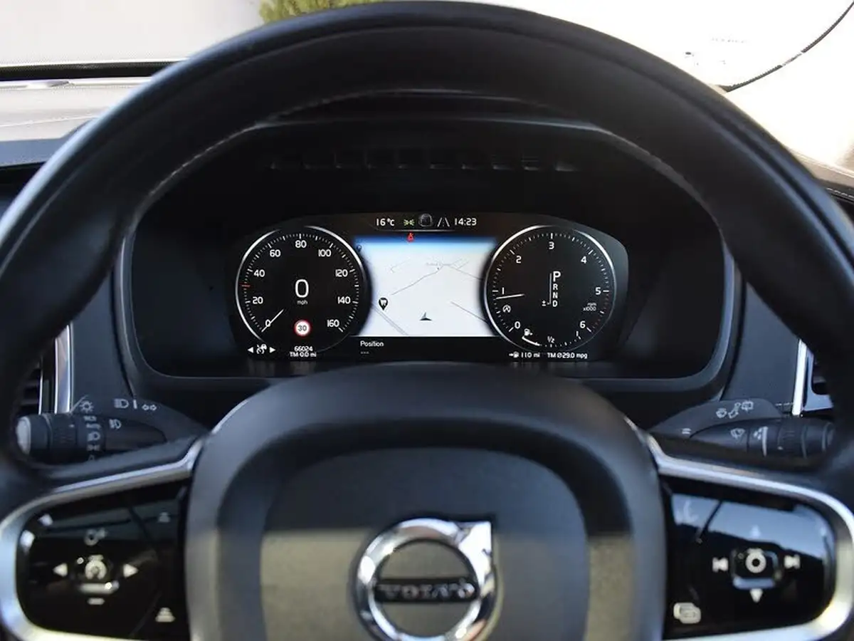 2016-volvo-xc90-20td-d5-inscription-big-12