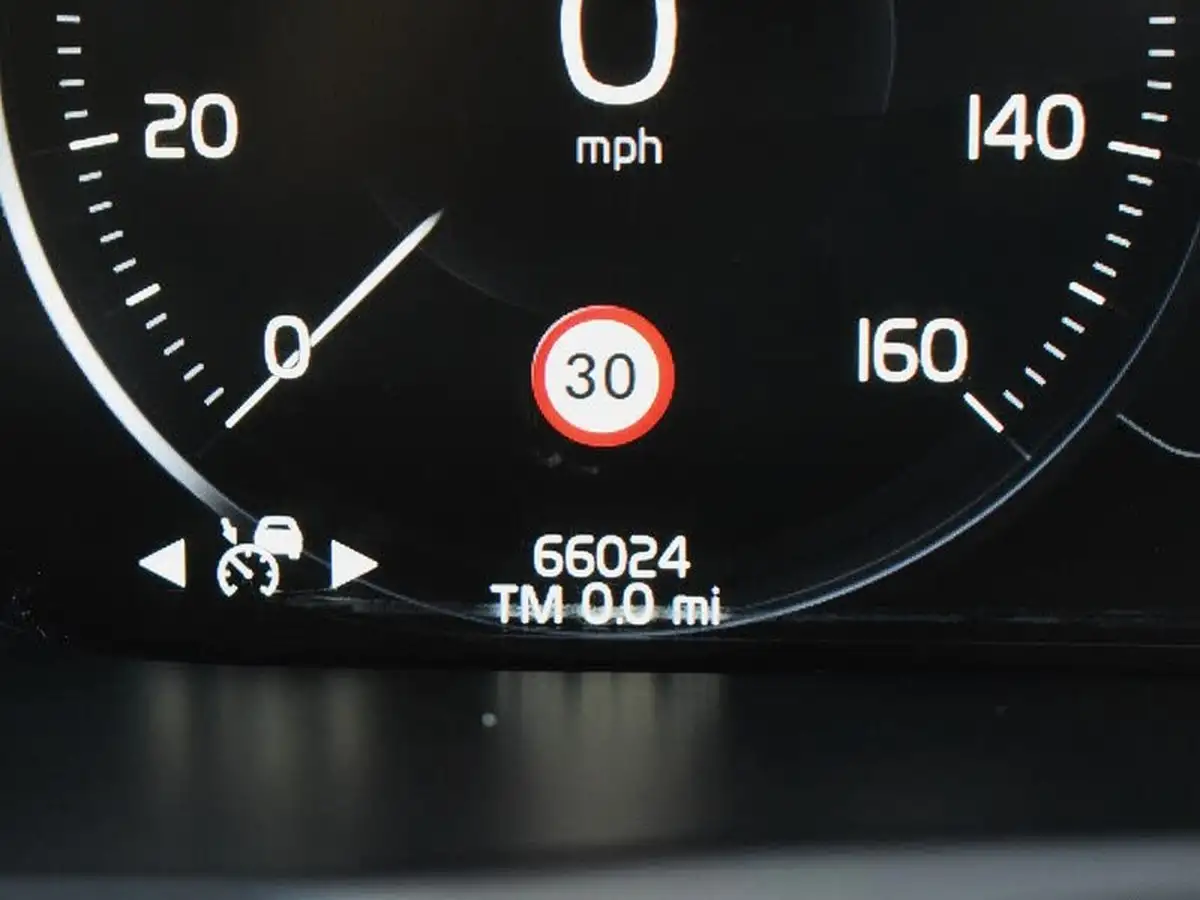 2016-volvo-xc90-20td-d5-inscription-big-36