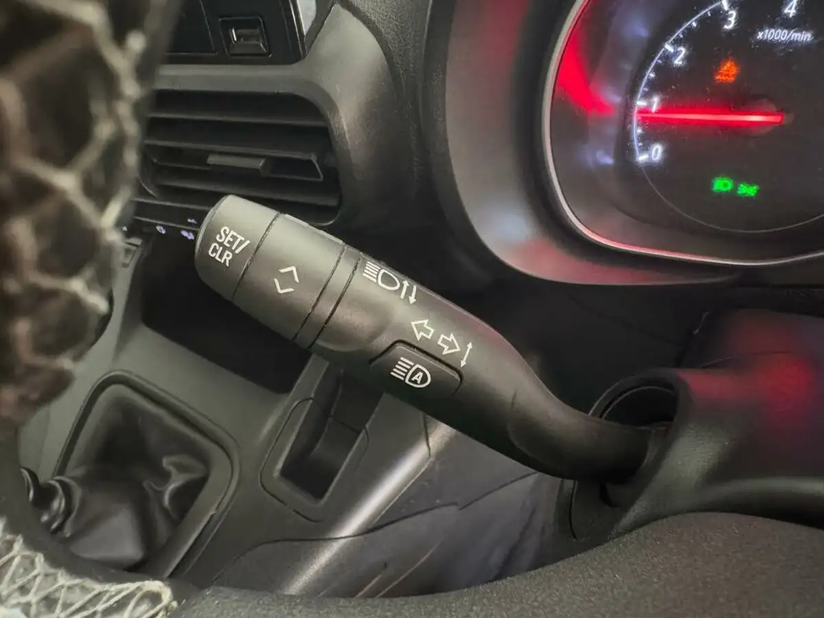 2022-vauxhall-combo-life-15-se-100ps-big-20