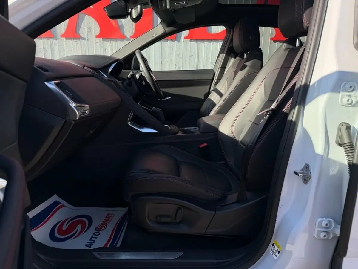 2020-jaguar-e-pace-20-i4d-chequered-flag-180ps-big-31