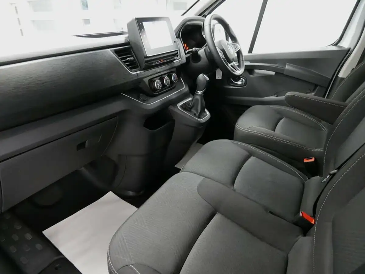 2023-renault-trafic-passenger-20-blue-dci-ll30-170-sport-big-18