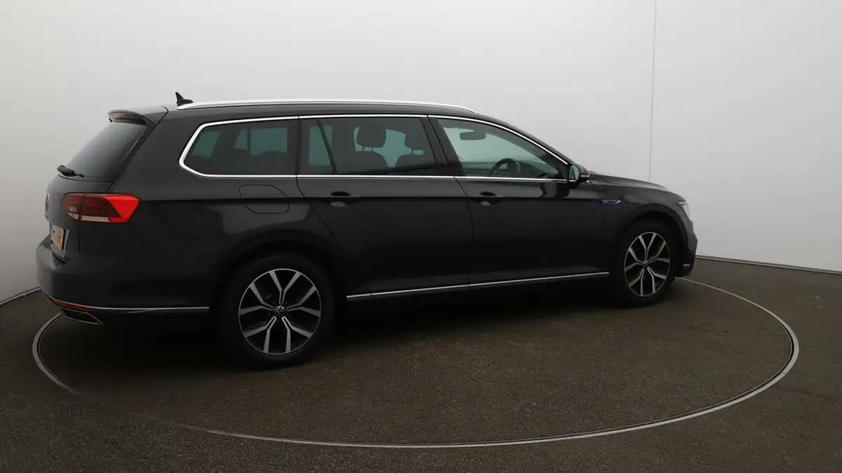 2021-volkswagen-passat-14-tsi-gte-estate-5d-big-44
