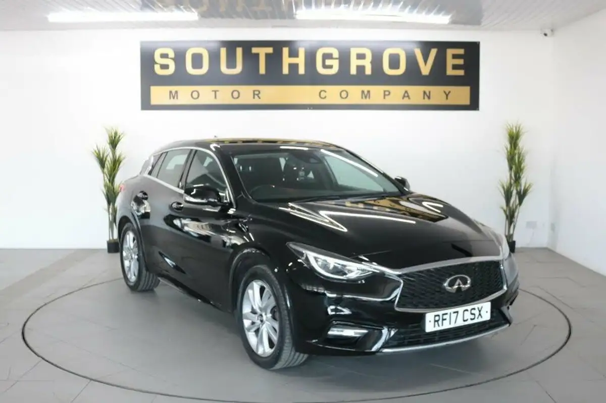 2017-infiniti-q30-15d-business-executive-dct-big-0