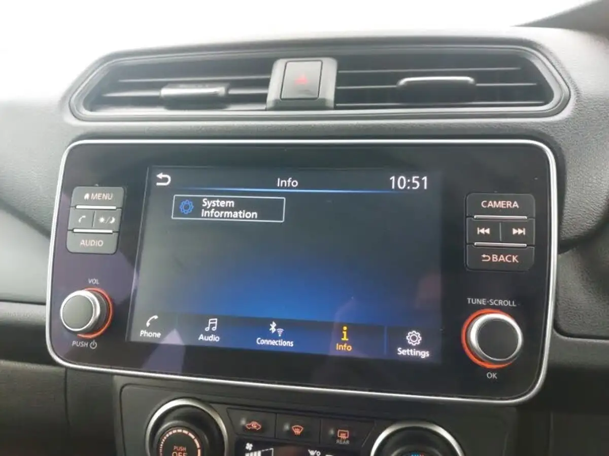2022-nissan-leaf-e-acenta-39kwh-big-13