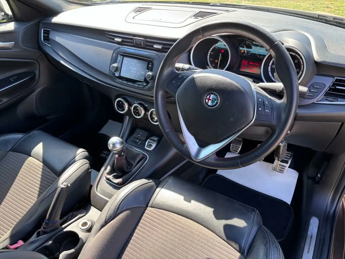 2014-alfa-romeo-giulietta-20td-exclusive-big-11