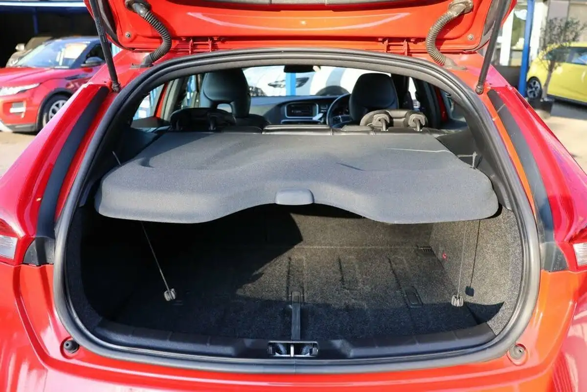 2014-volvo-v40-20td-d4-r-design-lux-177bhp-1984cc-geartronic-big-30