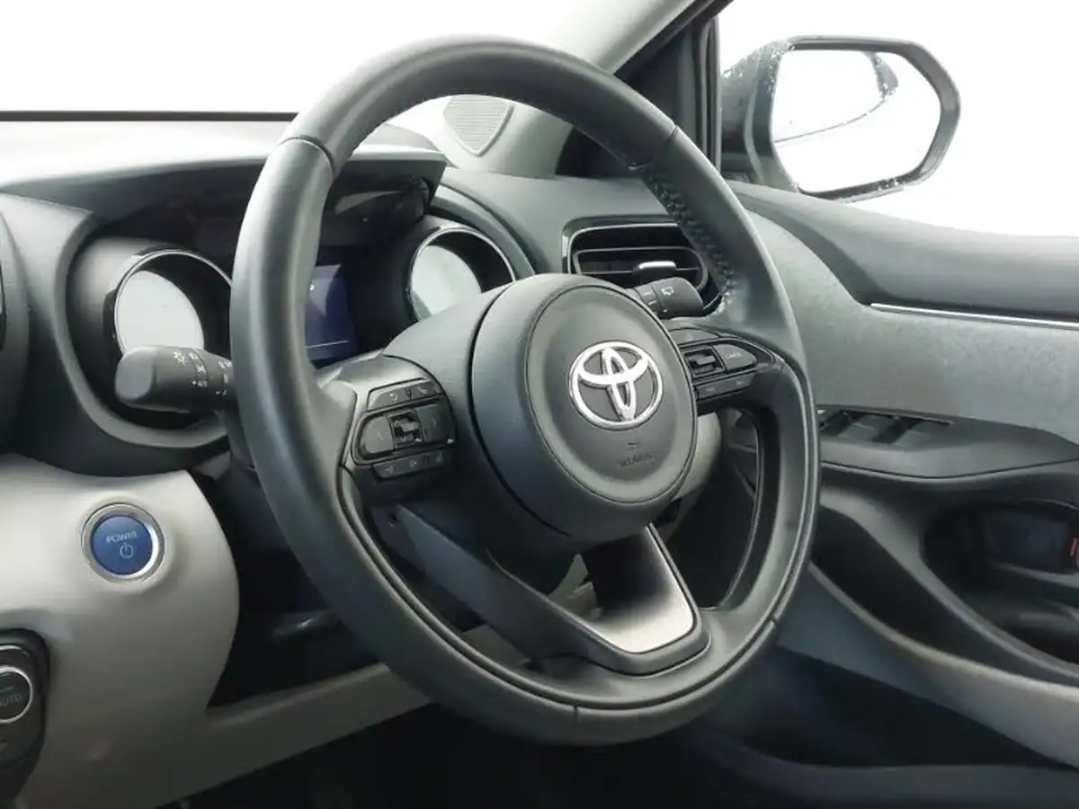 2022-toyota-yaris-15-vvt-i-excel-big-9