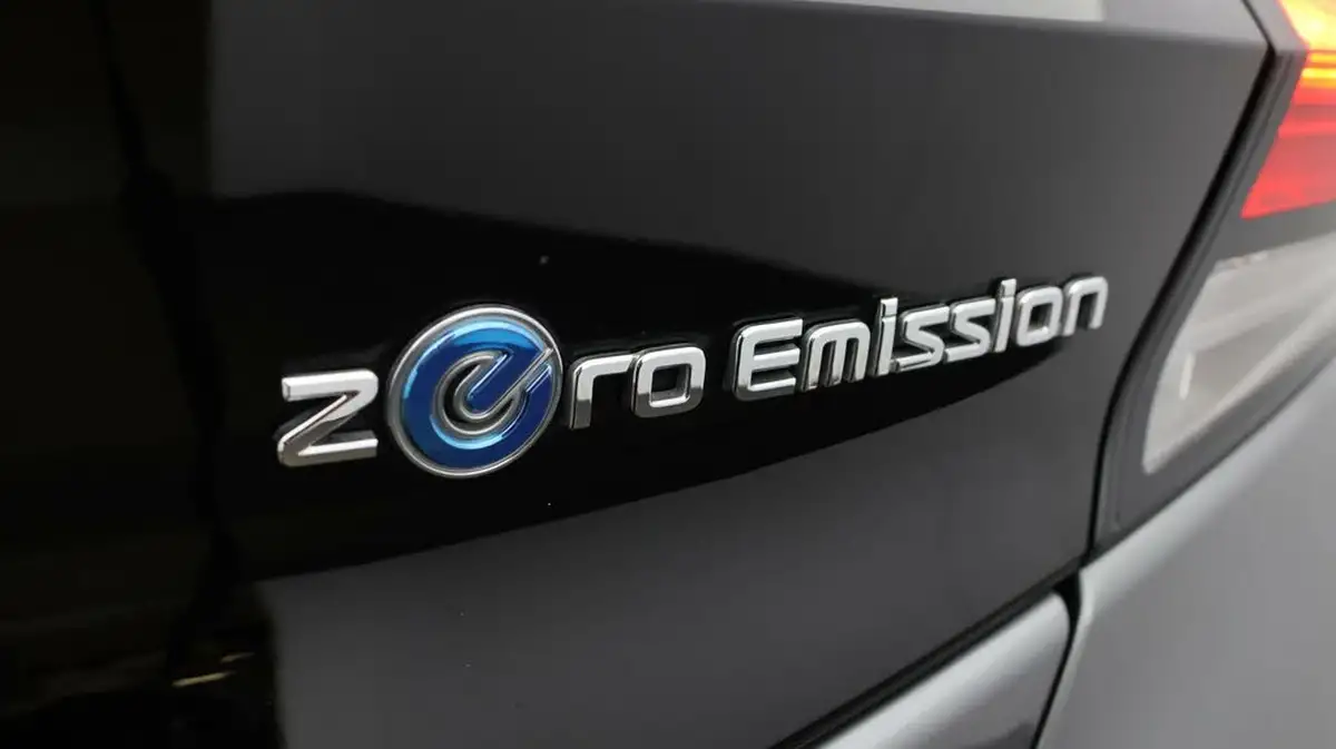 2021-nissan-leaf-e-e-tekna-big-19