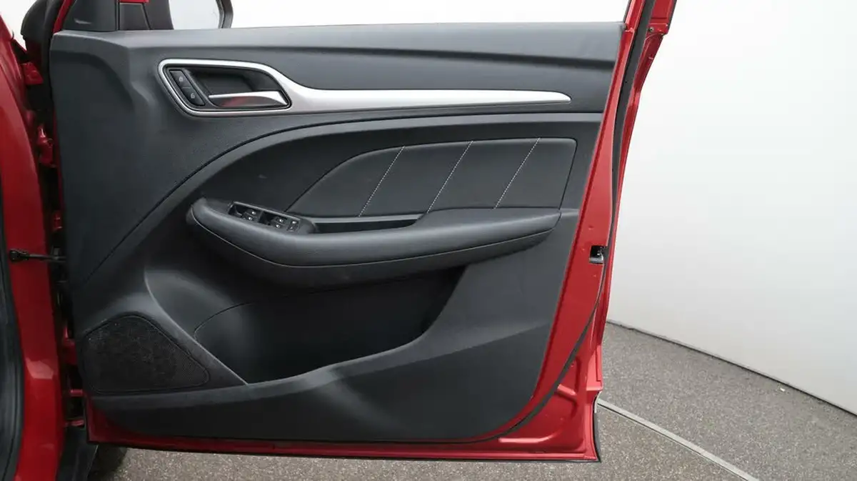 2021-mg-zs-suv-e-exclusive-ev-big-15