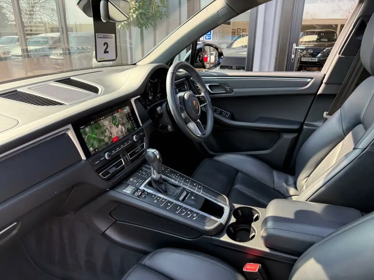 2018-porsche-macan-big-1