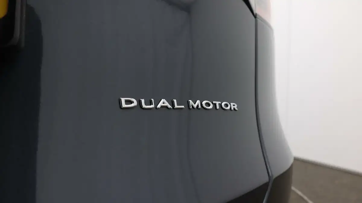 2022-tesla-model-y-e-long-range-big-22