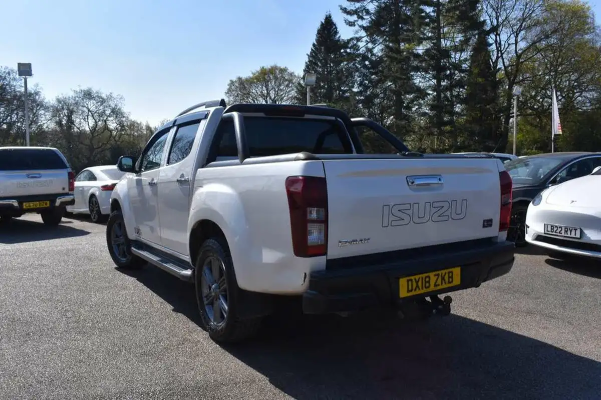 2018-isuzu-d-max-19td-blade-auto-big-1