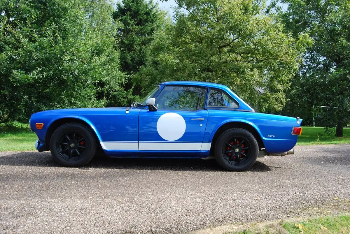 1971-triumph-tr6-convertible-big-9