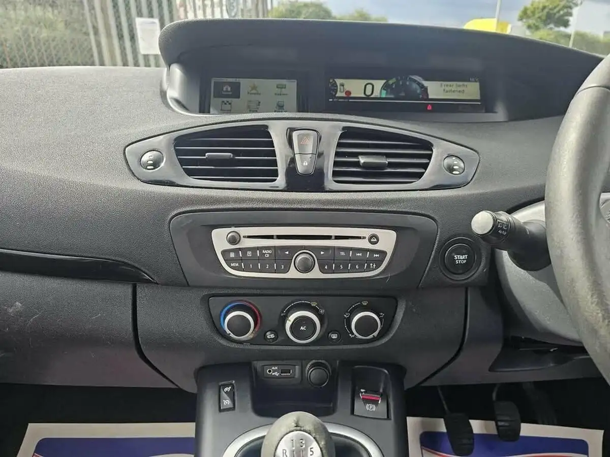 2011-renault-scenic-16-dynamique-tom-tom-big-17