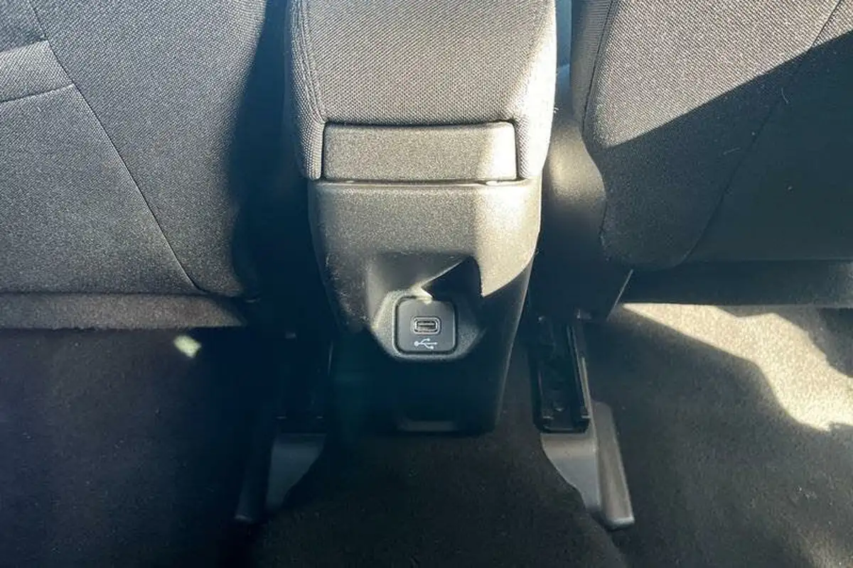 2019-jeep-renegade-10-gse-longitude-big-23
