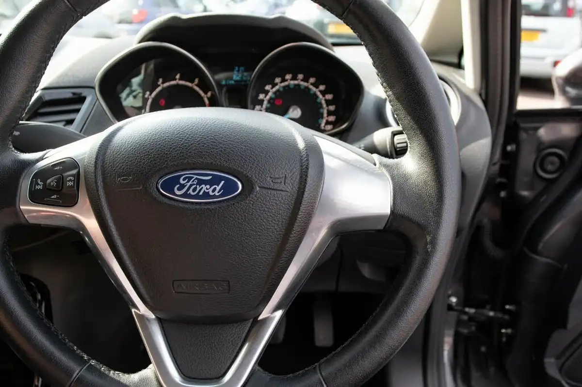 2016-ford-fiesta-10t-zetec-100ps-ecoboost-ss-3d-big-19