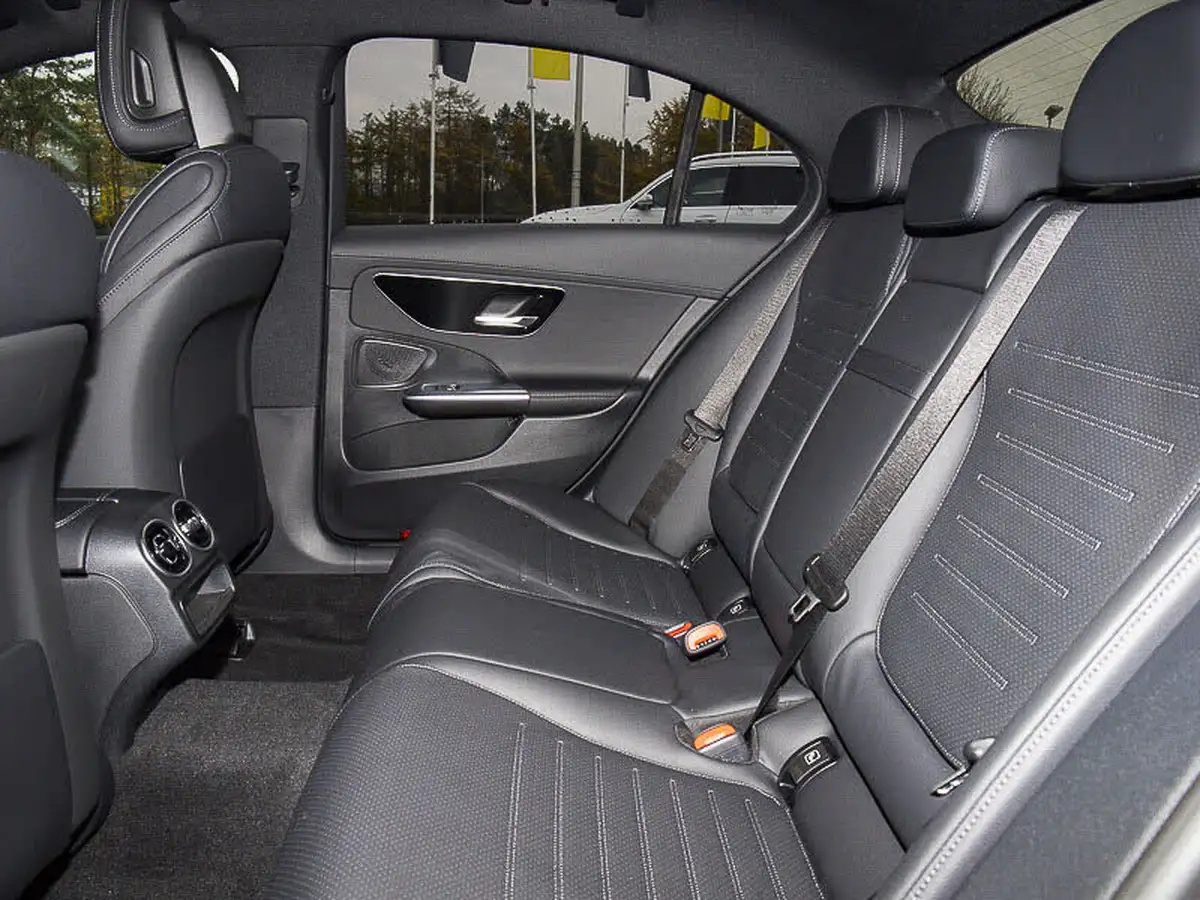 2024-mercedes-benz-c-class-15-c200-amg-line-204ps-saloon-4d-1496cc-big-5