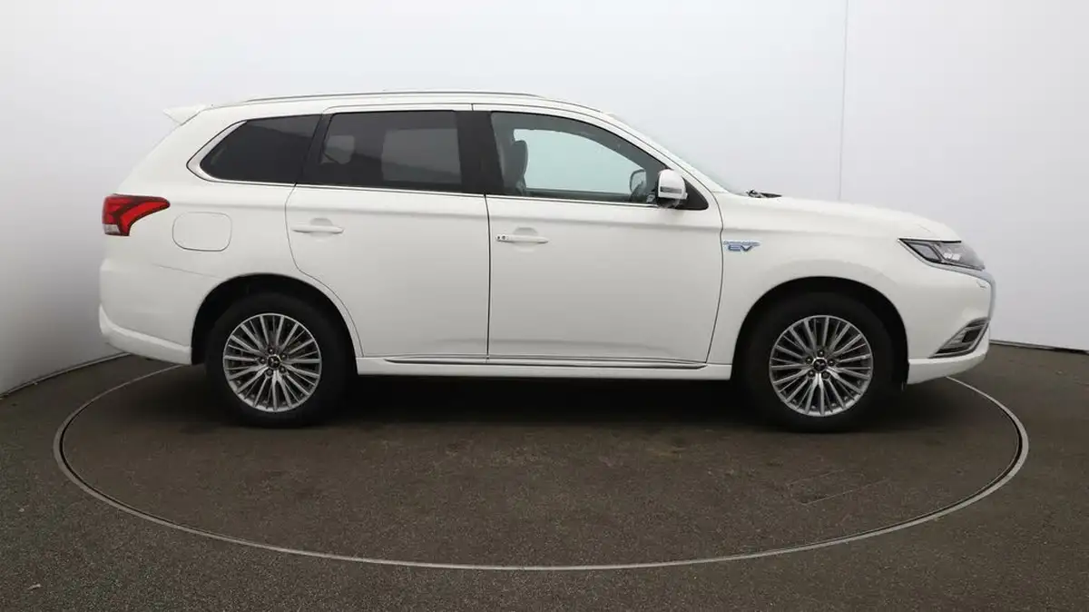 2018-mitsubishi-outlander-24-4h-phev-big-42