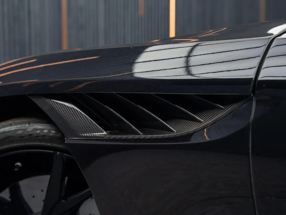 2019-aston-martin-dbs-52-v12-superleggera-big-14