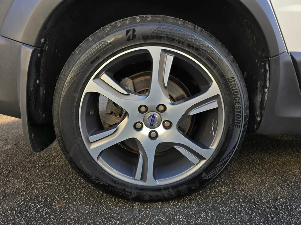 2014-volvo-xc70-30-t6-se-lux-304bhp-awd-big-55