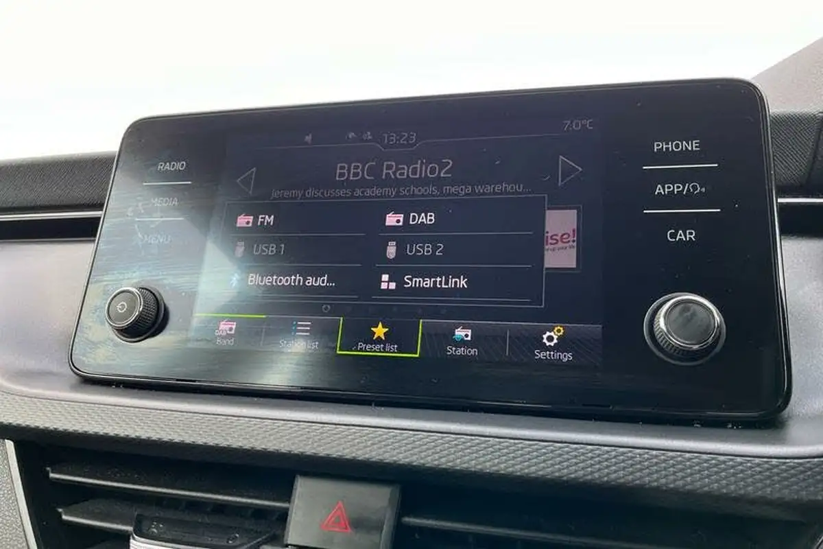2021-skoda-kamiq-10-tsi-se-95ps-big-25