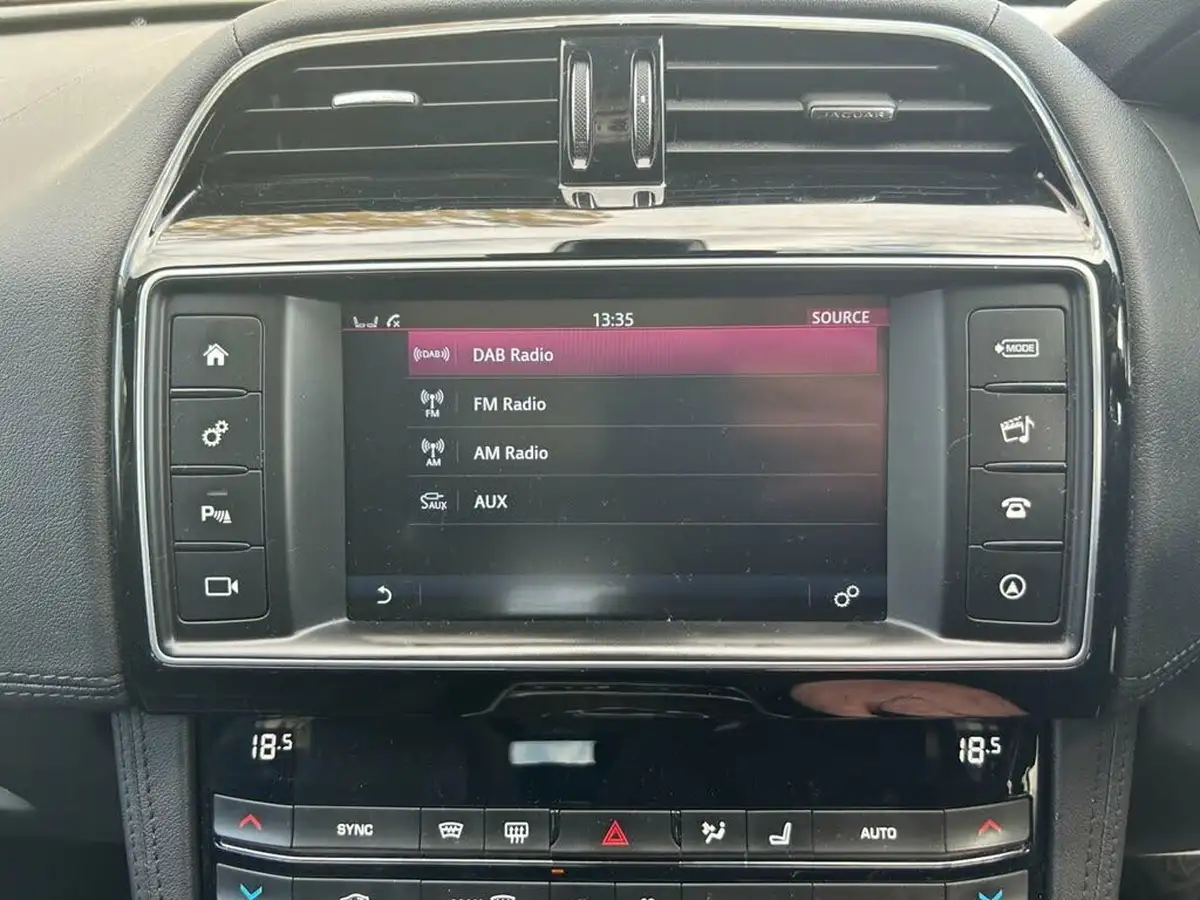 2017-jaguar-f-pace-20-i4d-portfolio-180ps-awd-ss-auto-big-18