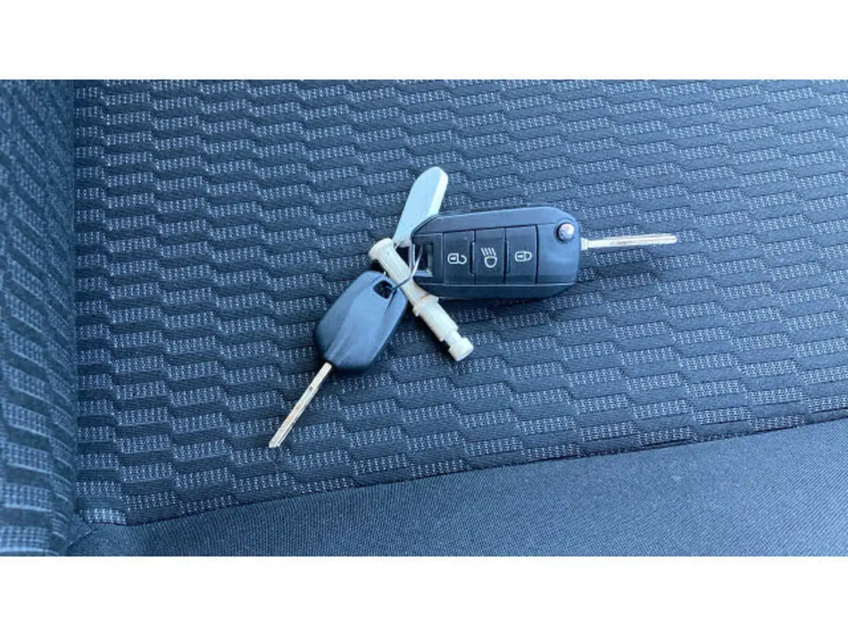 2018-peugeot-208-12-puretech-signature-big-19
