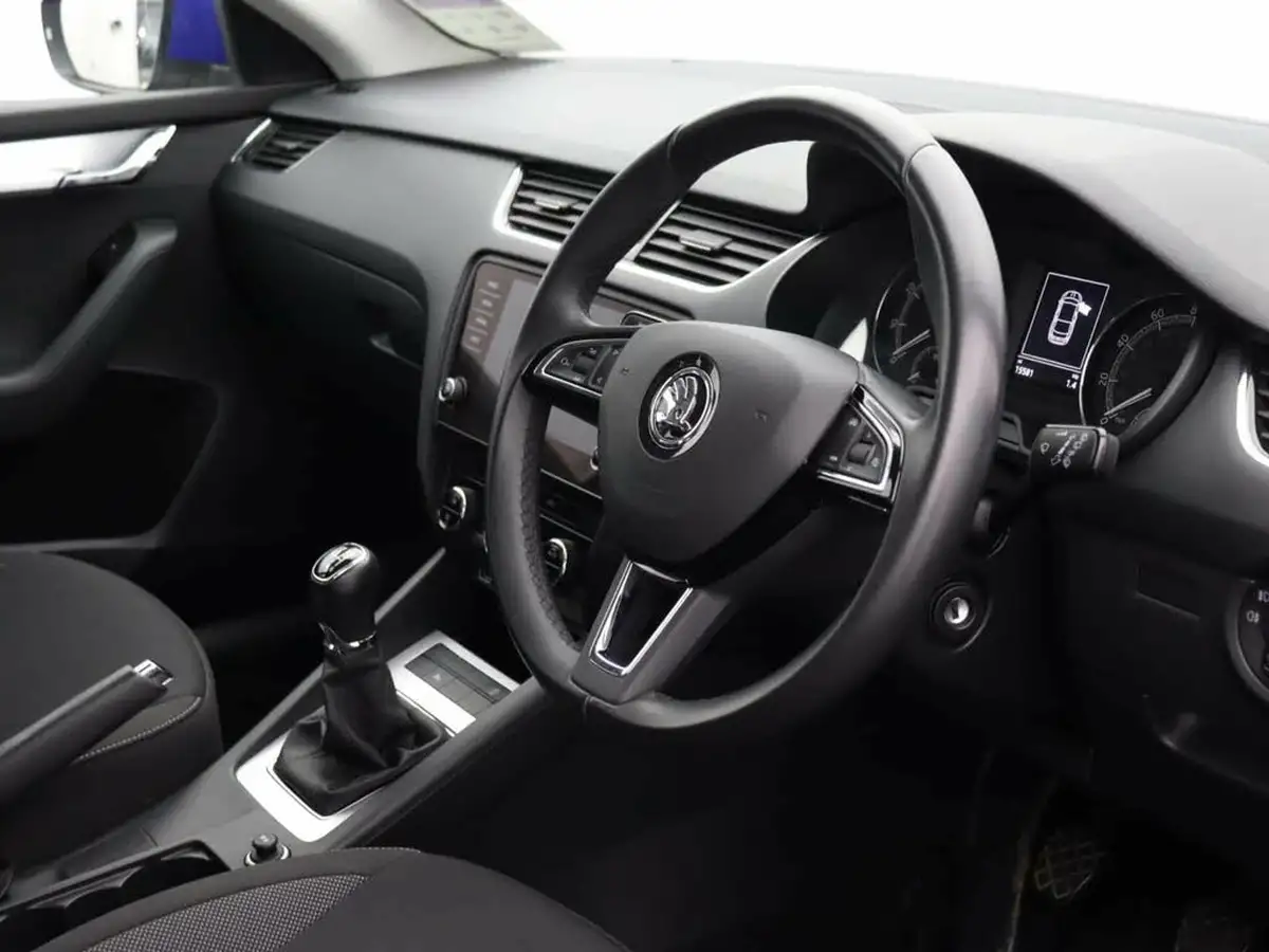 2019-skoda-octavia-10-tsi-se-technology-hatchback-big-11