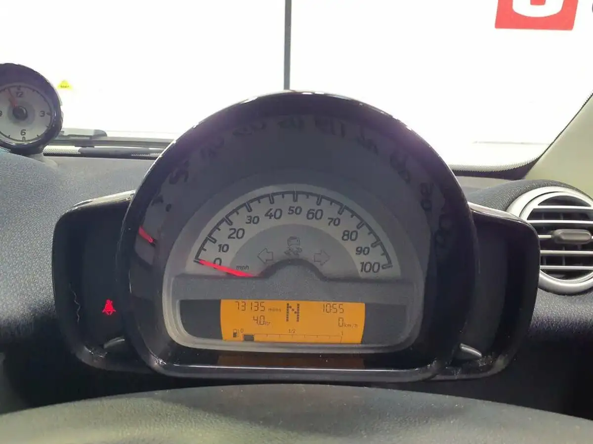 2014-smart-fortwo-10-edition-21-coupe-big-5