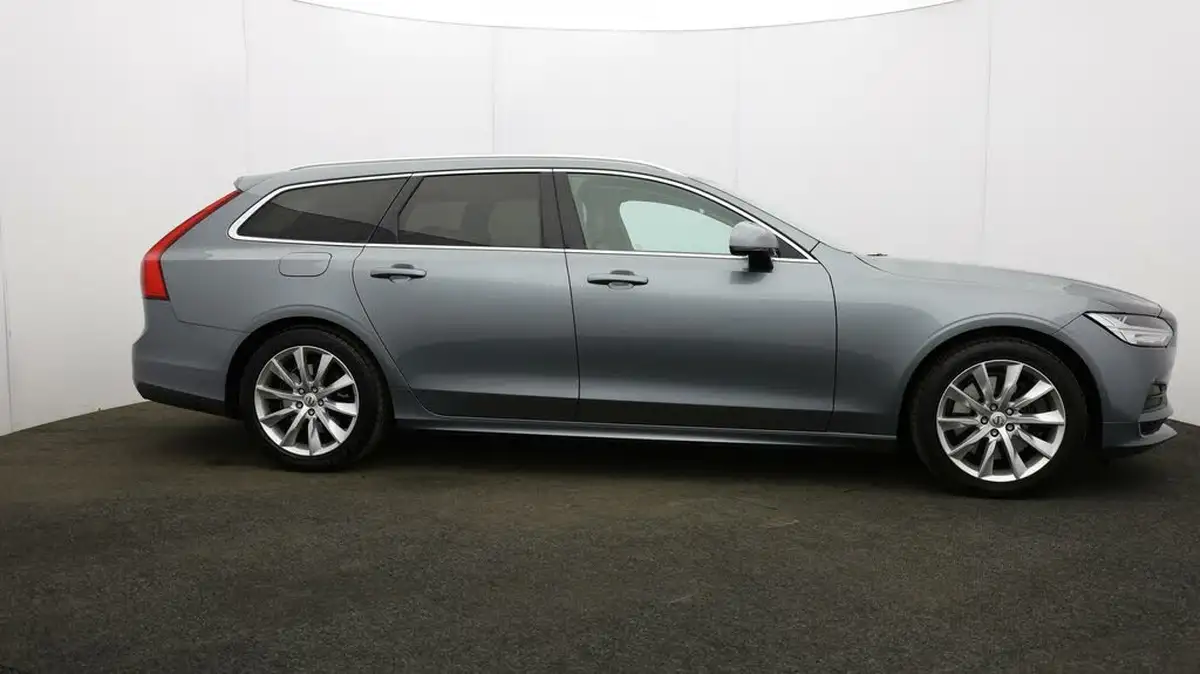 2019-volvo-v90-20-t4-momentum-big-35