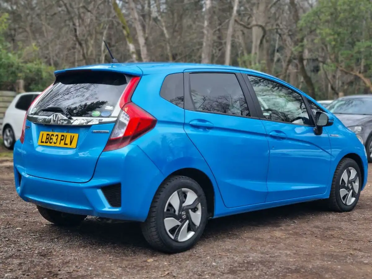 2014-honda-fit-hybrid-big-21