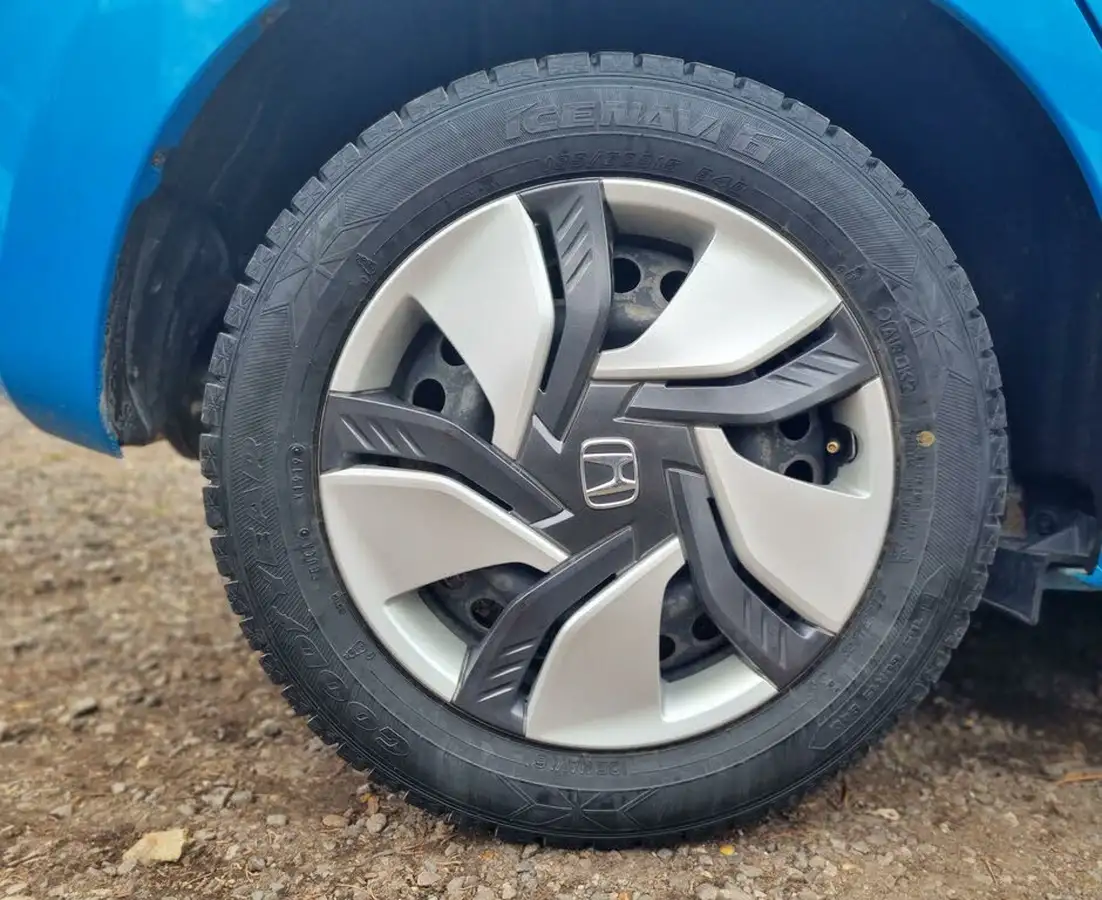 2014-honda-fit-hybrid-big-49