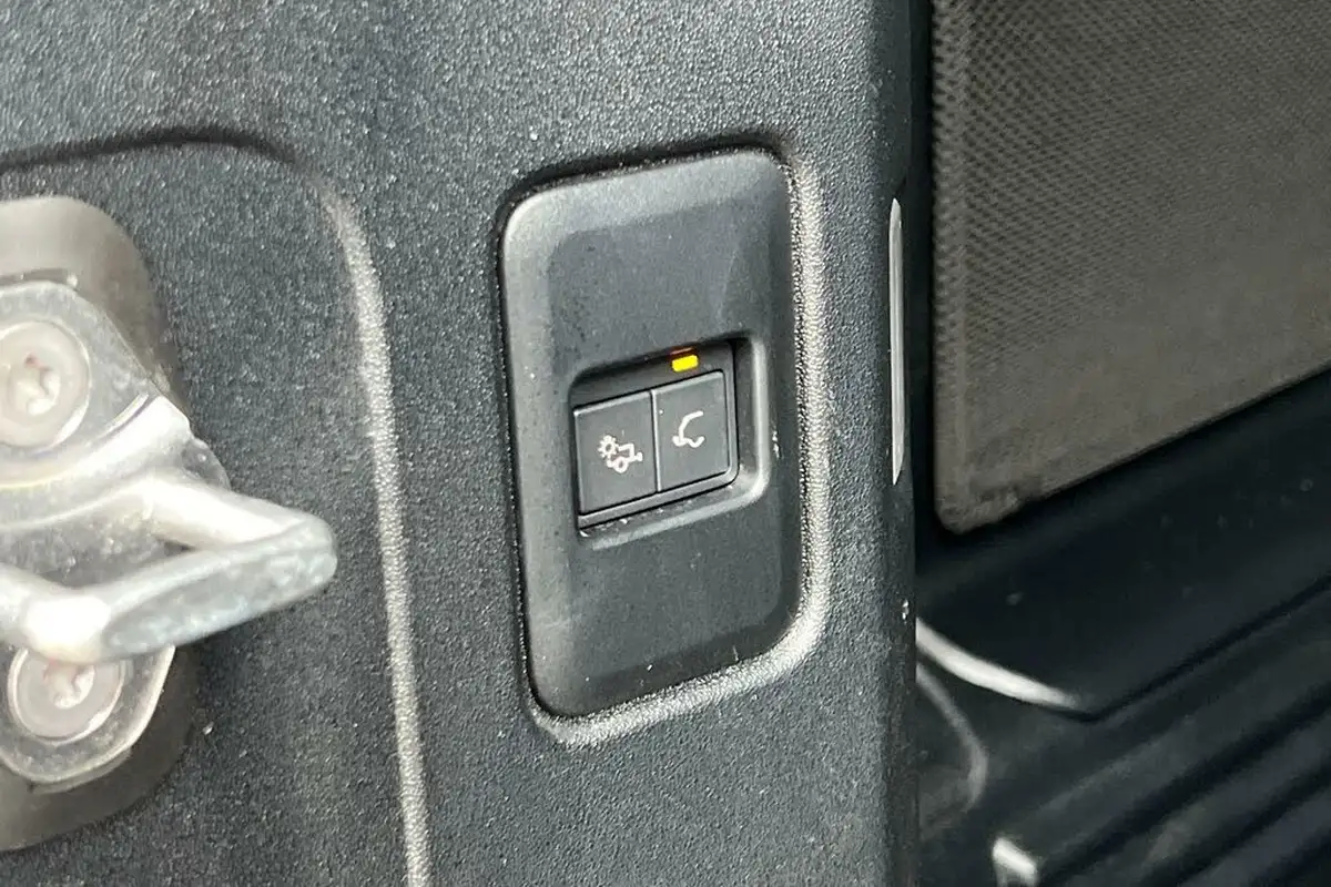 2023-land-rover-110-defender-30-d300-x-dynamic-hse-big-15
