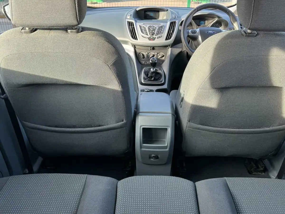 2014-ford-c-max-16tdci-zetec-big-19