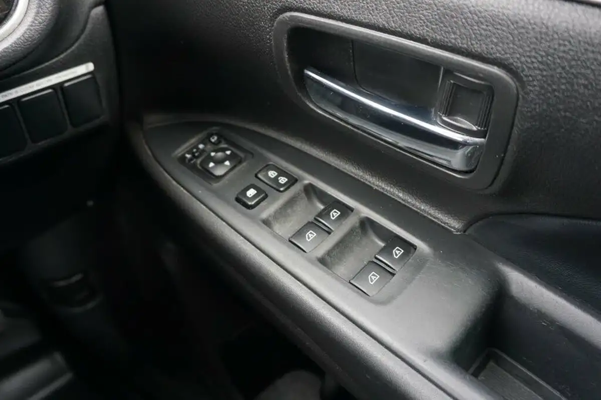 2019-mitsubishi-outlander-20-exceed-big-20