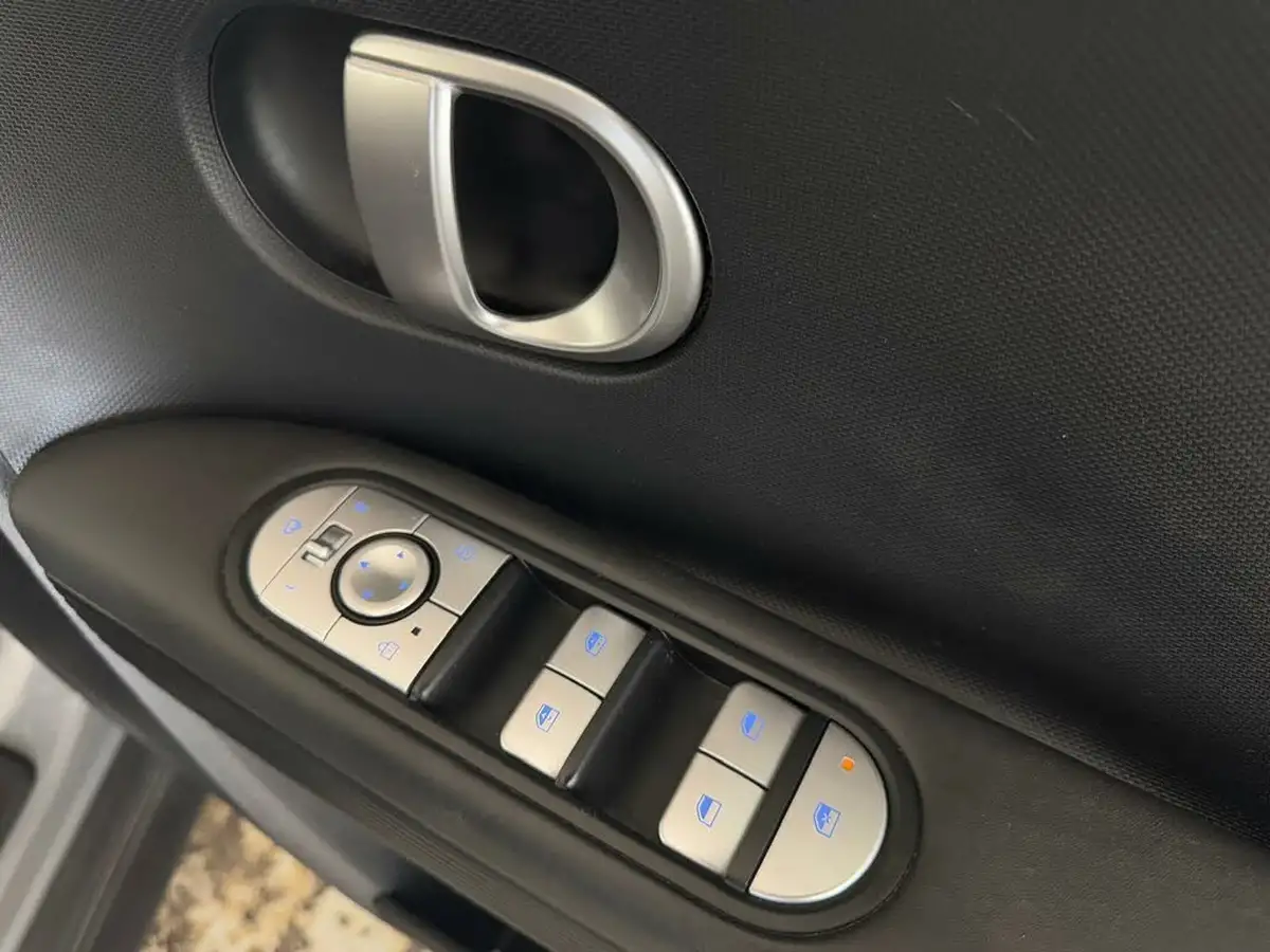 2022-hyundai-ioniq-5-e-se-connect-big-16