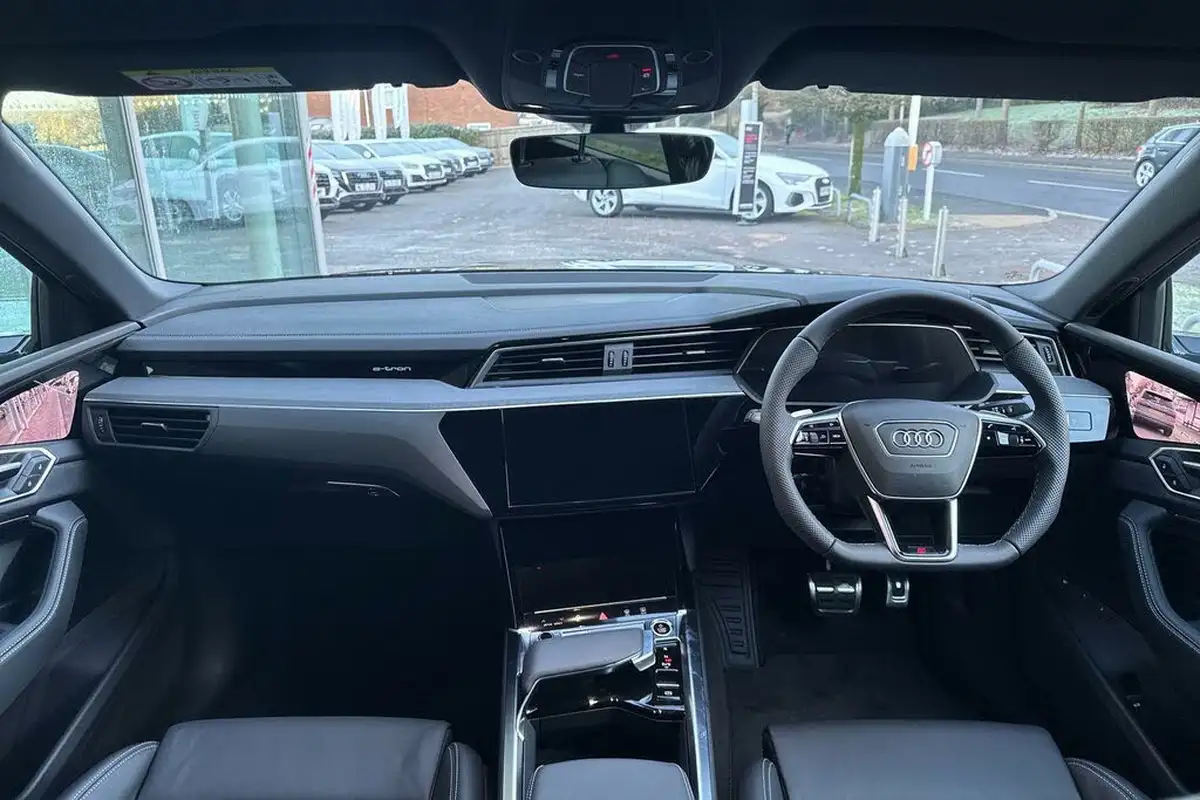 2024-audi-q8-e-tron-50e-black-edition-sportback-big-2