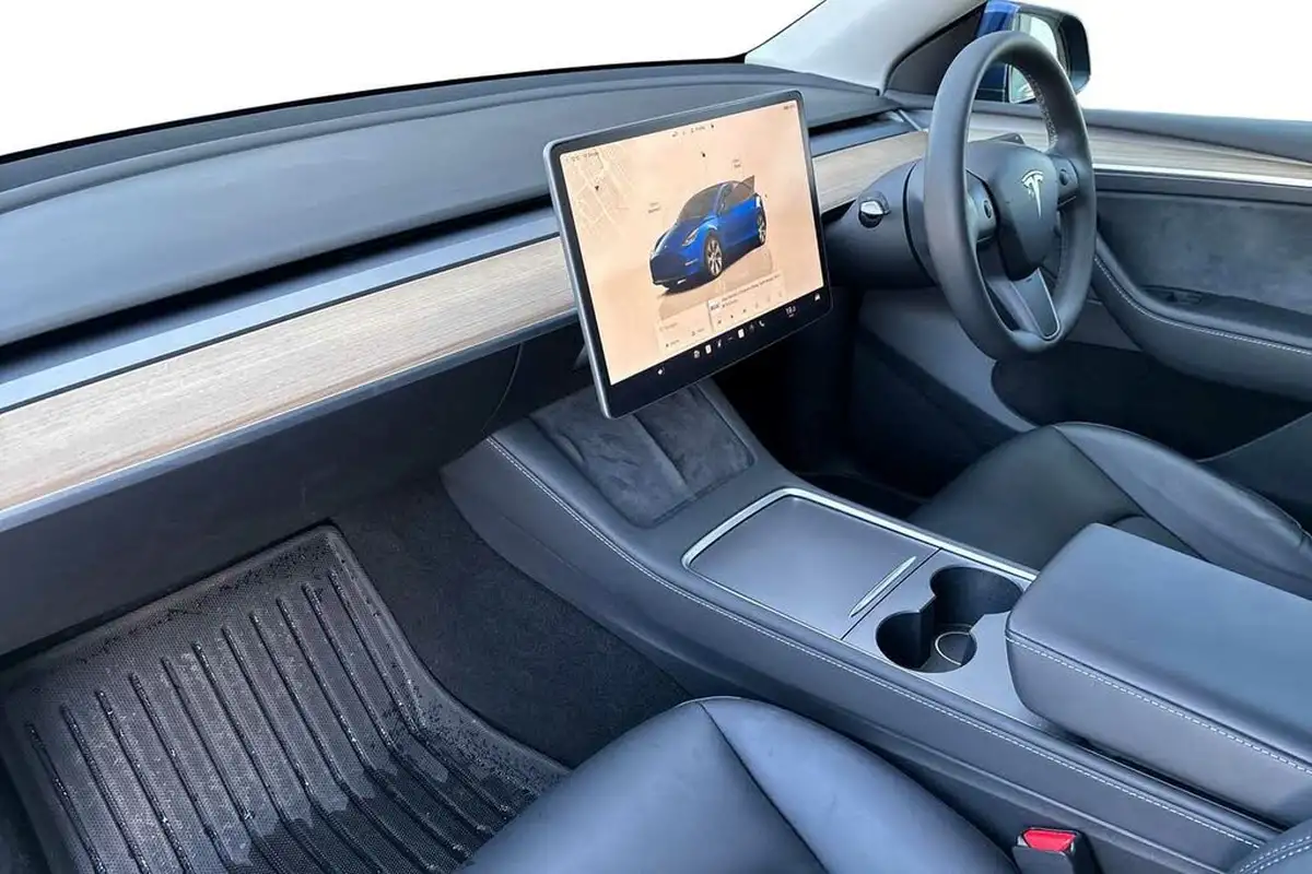 2022-tesla-model-y-e-long-range-big-1