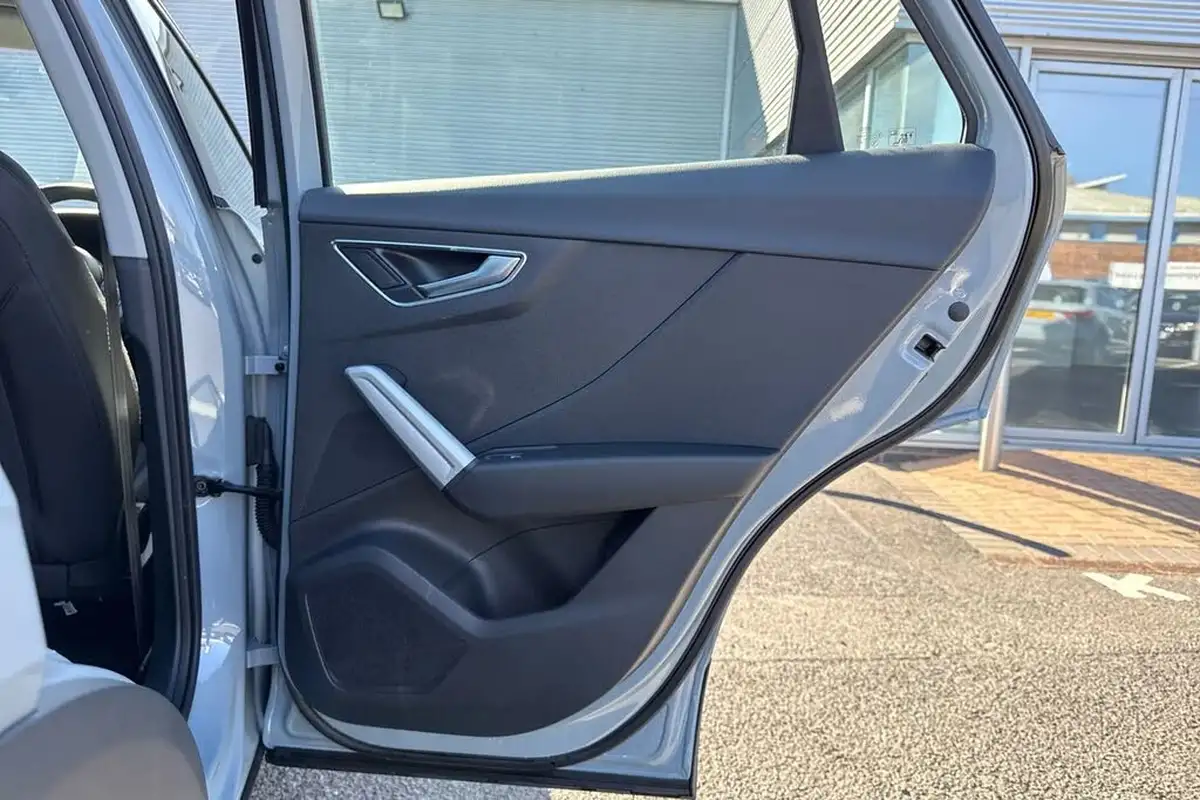 2021-audi-q2-10-30-tfsi-technik-big-36