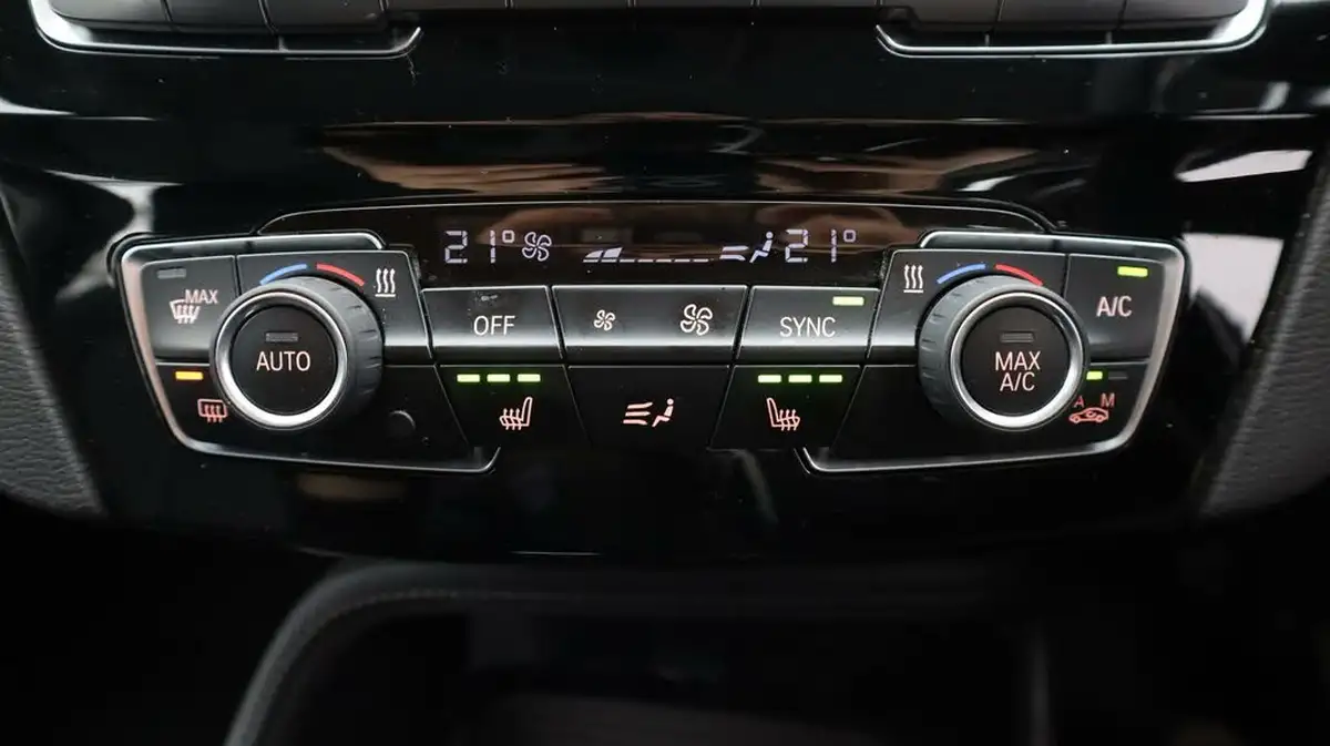 2019-bmw-x1-20-sdrive-20i-xline-sdrive20i-big-12