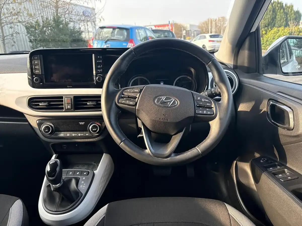 2022-hyundai-i10-12-premium-auto-big-14