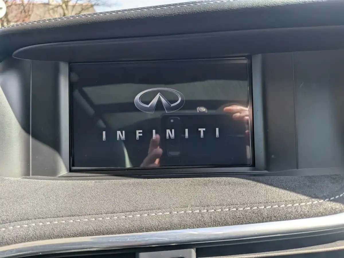 2017-infiniti-q30-20-sport-dct-big-10