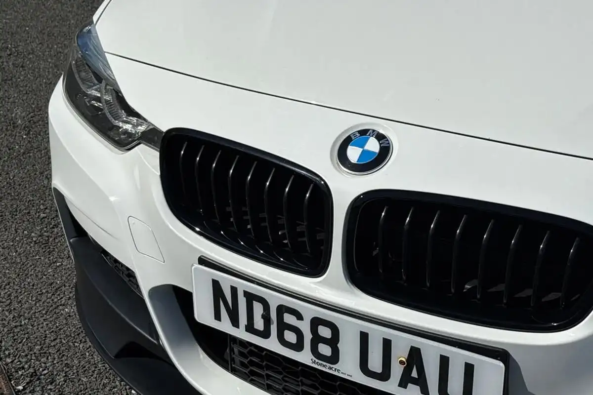 2018-bmw-3-series-20-320i-m-sport-shadow-edition-saloon-4d-auto-big-24