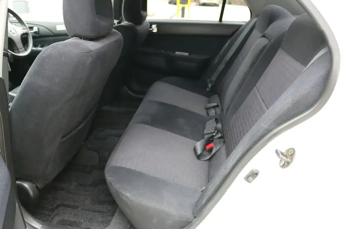 2002-mitsubishi-lancer-big-43