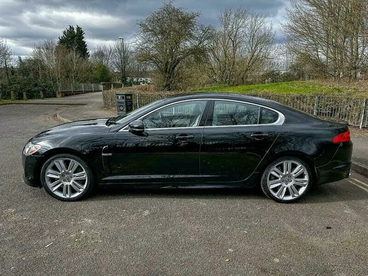 2010-jaguar-xf-50-xfr-big-7
