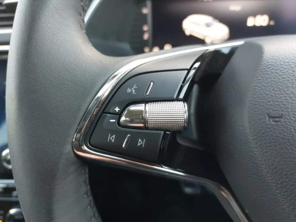 2023-skoda-superb-20tdi-se-estate-dsg-big-13